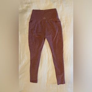 BeyondYoga size medium w/pockets heather rose leggings